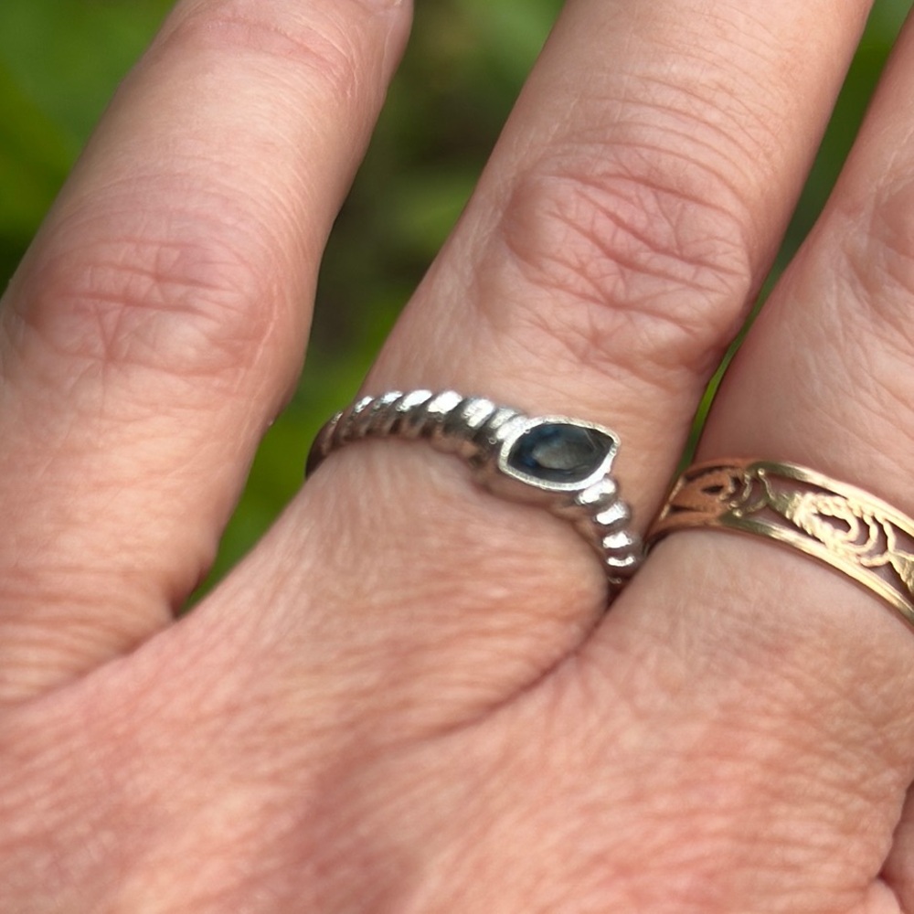 Elegant Vintage Silver and Dark Blue Stone Ring (plated by white gold)